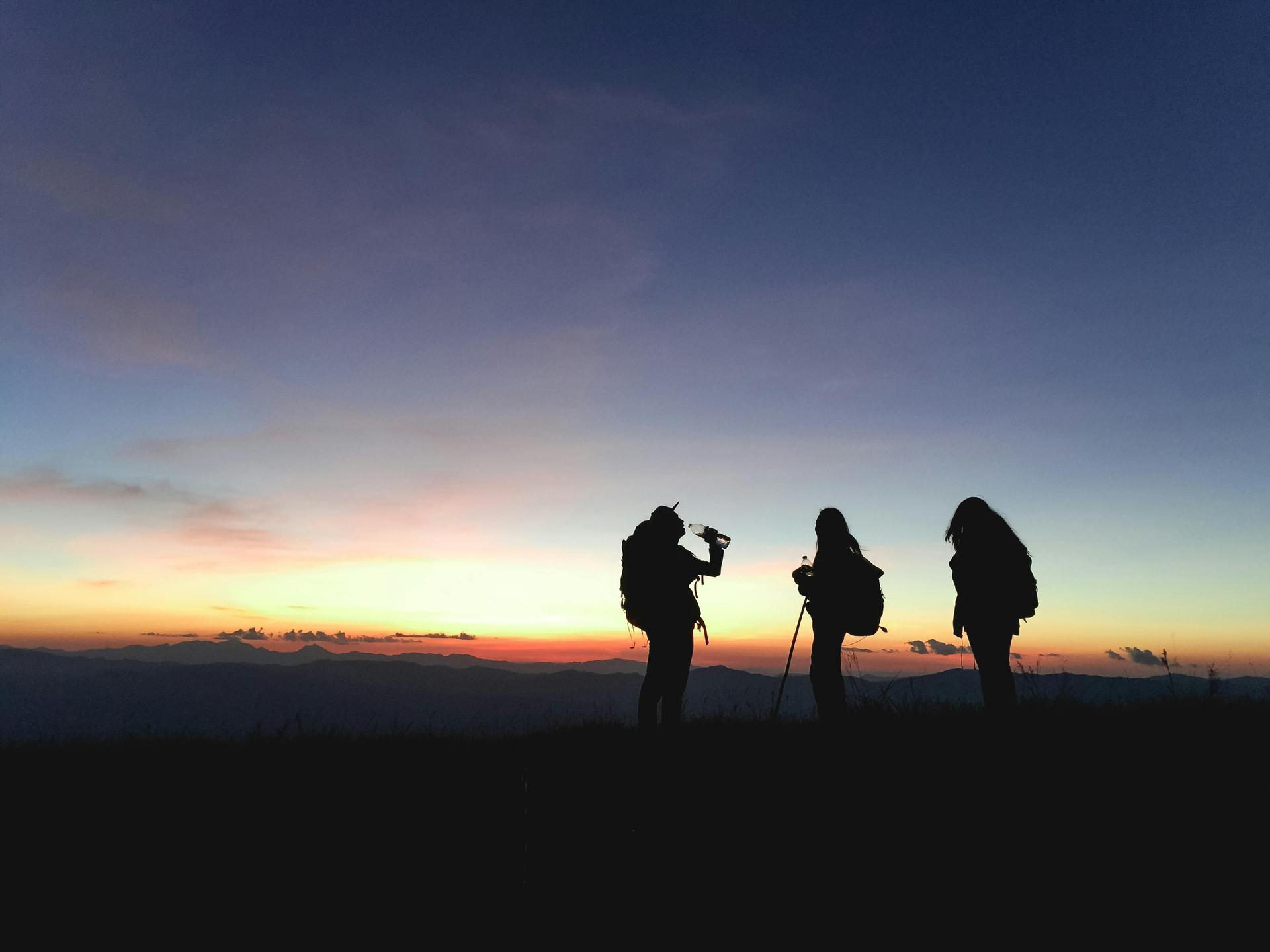 Hiking vs Trekking: Memahami Perbedaan dan Memilih Petualangan yang Tepat