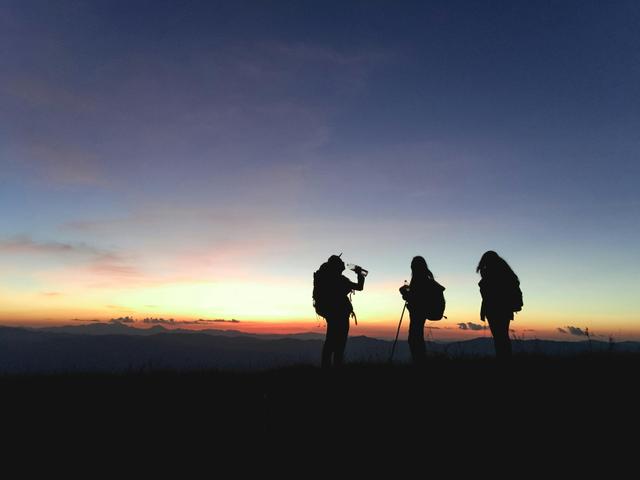Hiking vs Trekking: Memahami Perbedaan dan Memilih Petualangan yang Tepat